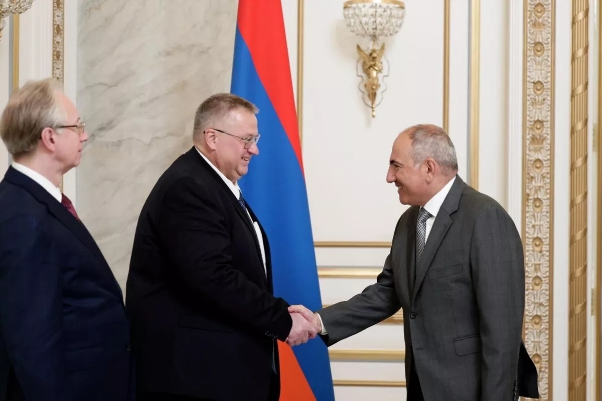 Armenian PM, Russian Deputy PM Discuss Bilateral Agenda