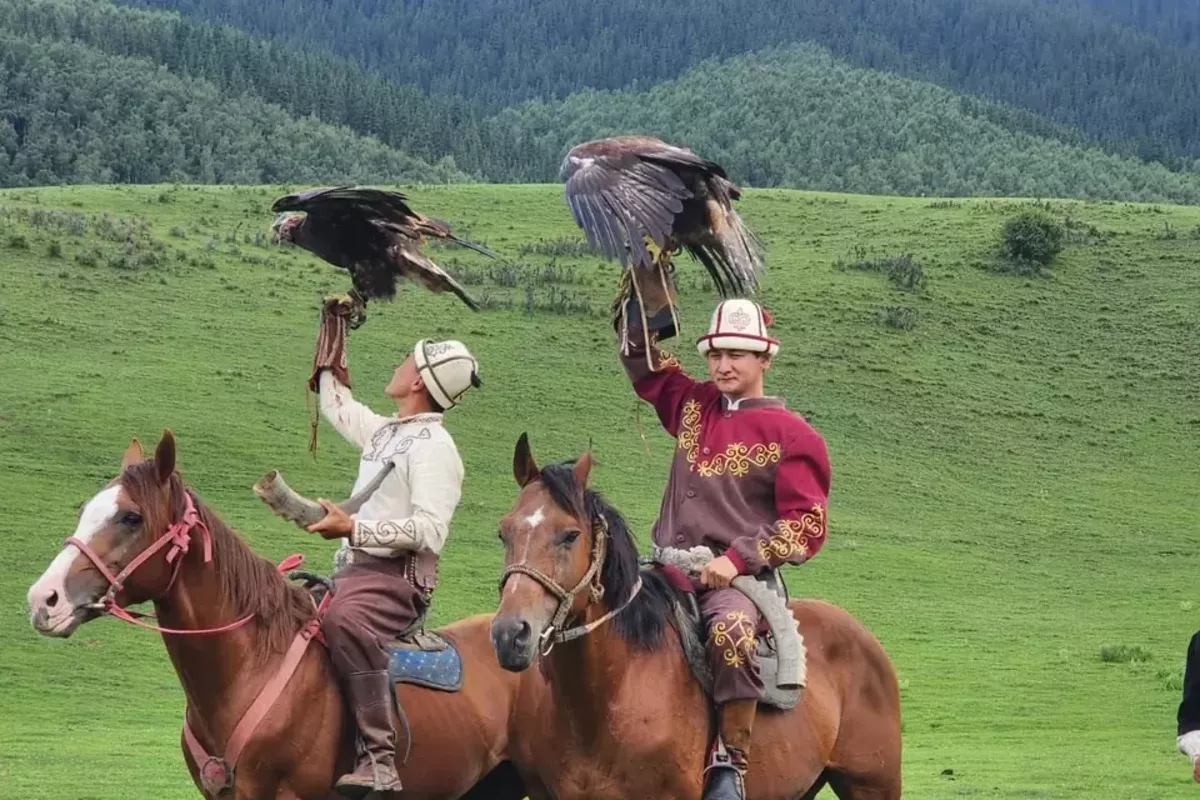 From Hot Springs to Eagle Hunting: Azerbaijani Media Discover Kyrgyzstan’s Tourism Gems