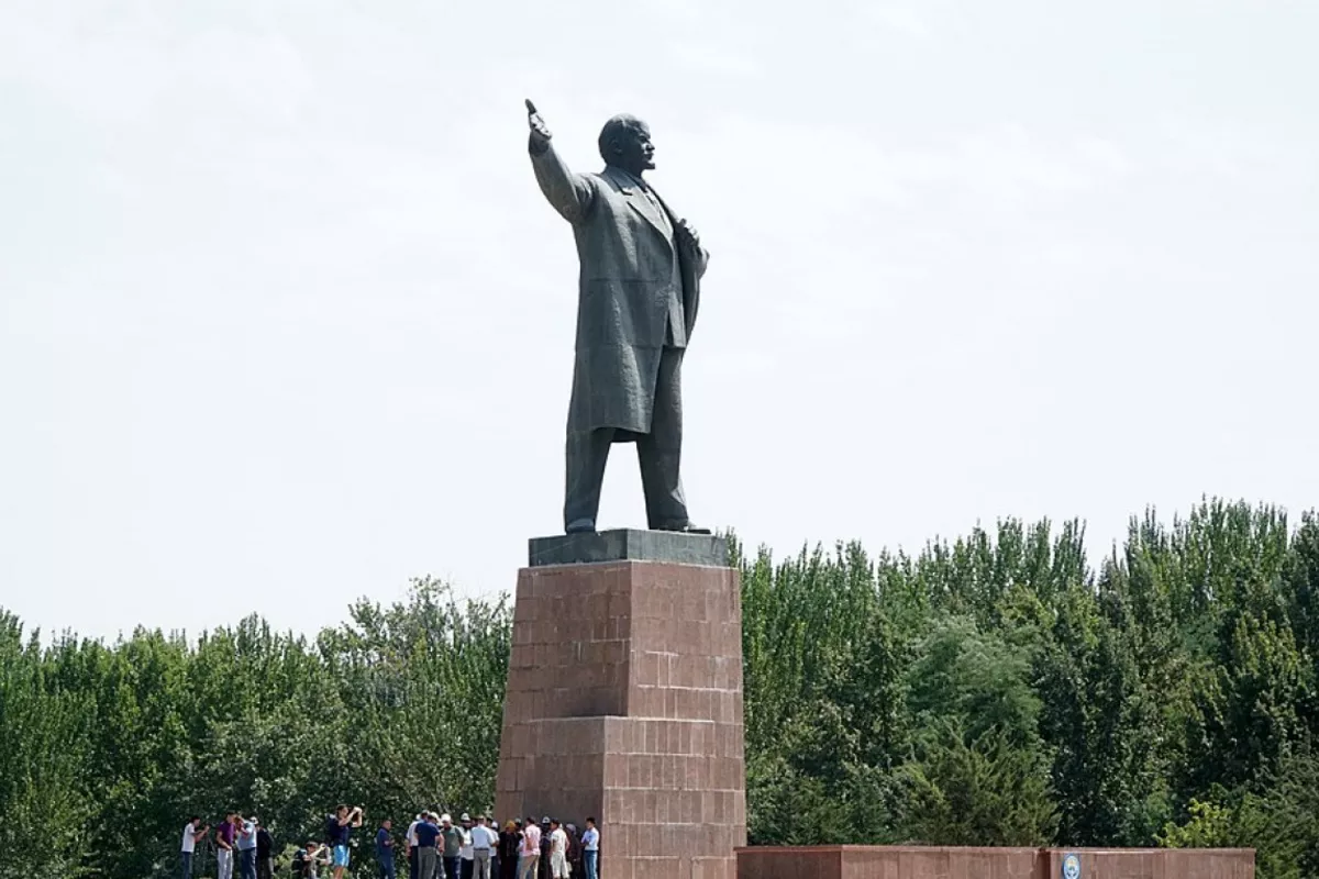 Kyrgyzstan Takes Down Central Asia’s Tallest Lenin Statue
