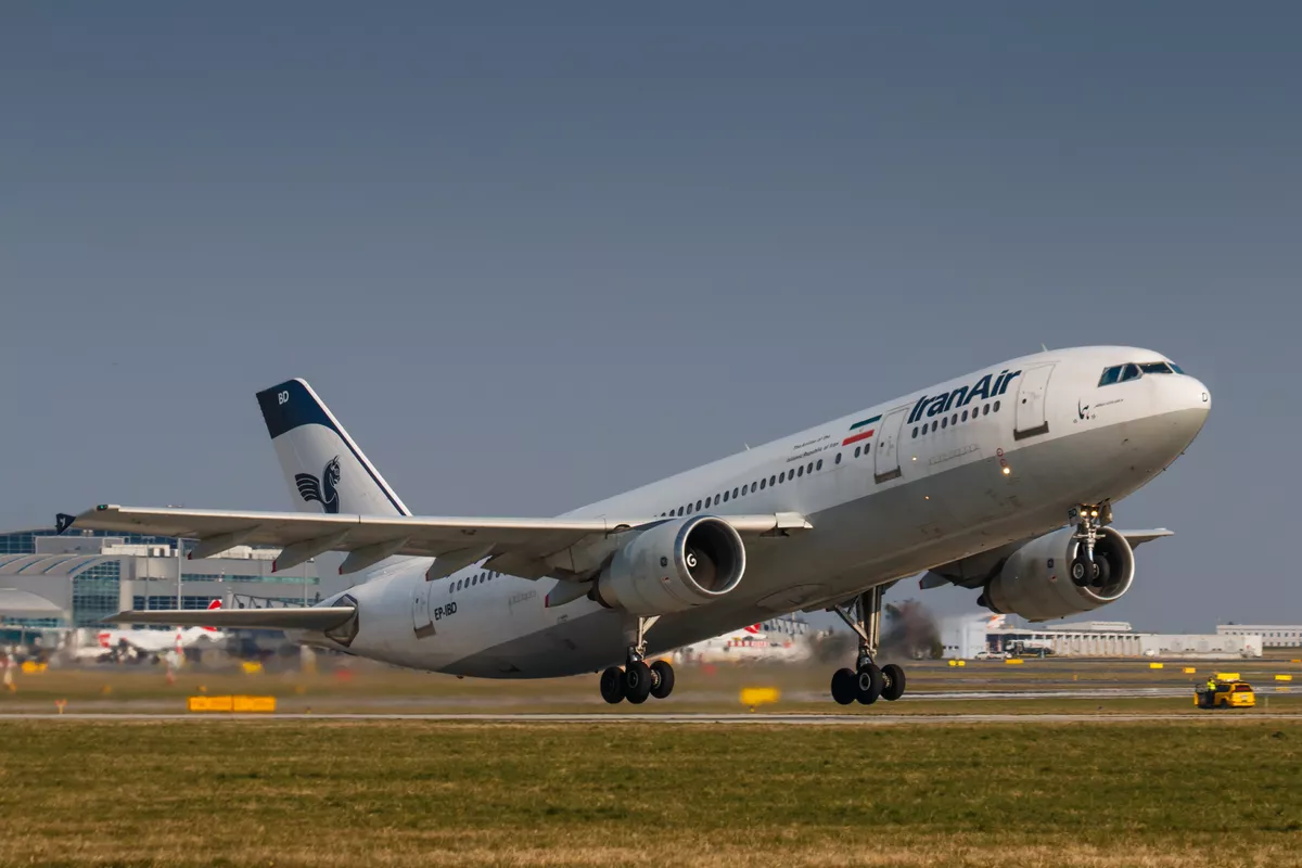 Iran Air Announces Continued Flights to Iraq's Najaf Despite US Sanctions Threat