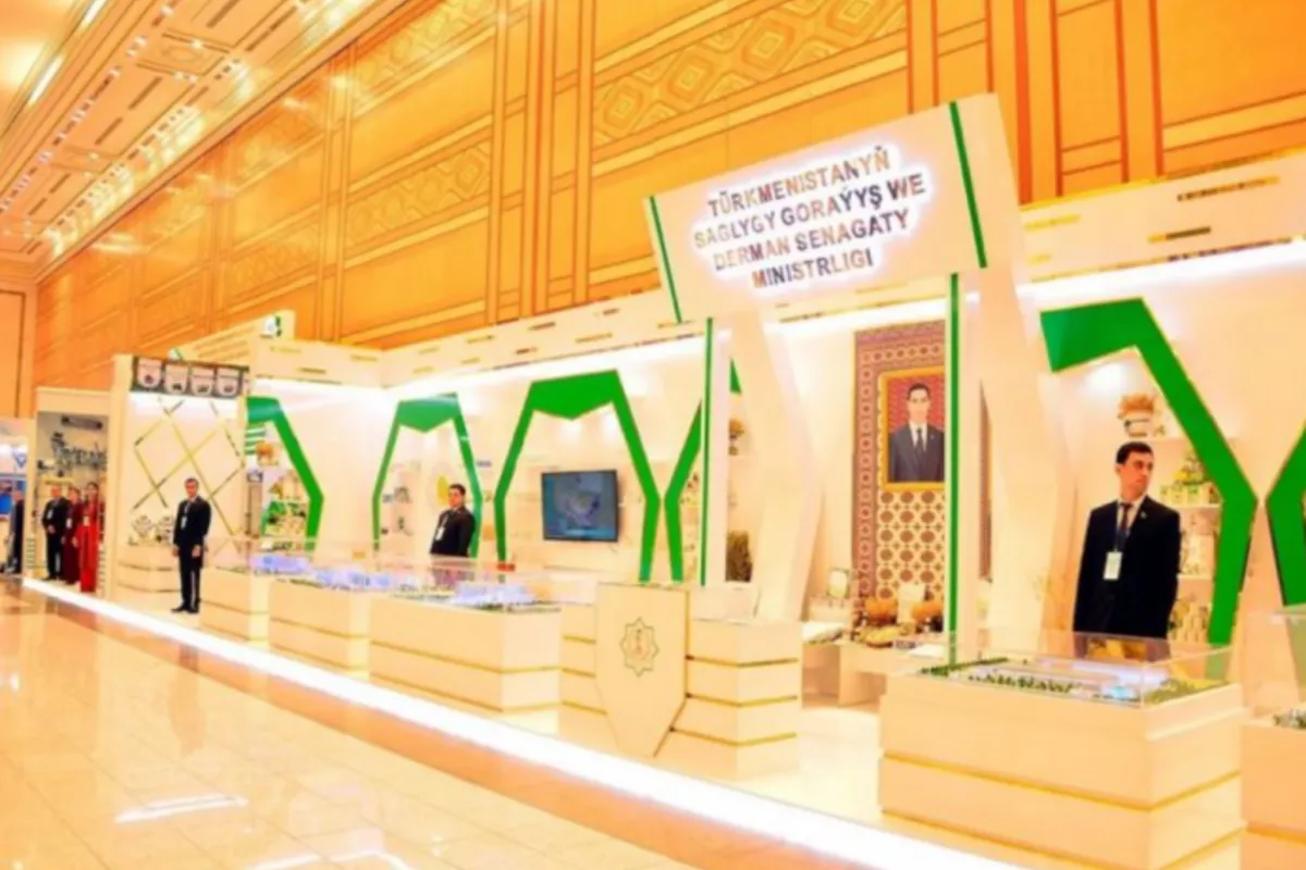 Turkmen Leader Congratulates Healthcare Workers, Highlights Progress in Medical Sector
