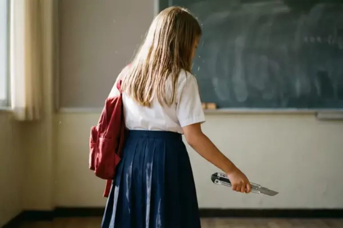 Schoolgirl Attacks Teacher With Knife at Russian School, Seven Injured