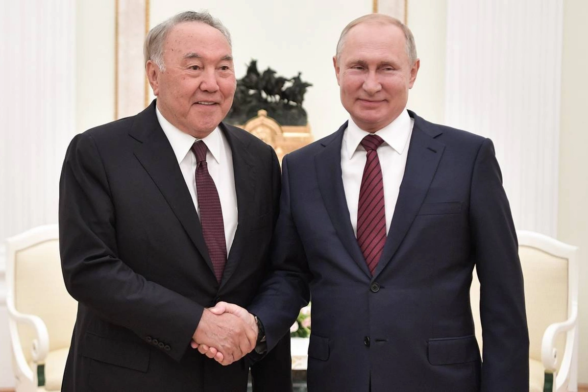 Russia’s Putin Meets with Former Kazakh President Nazarbayev