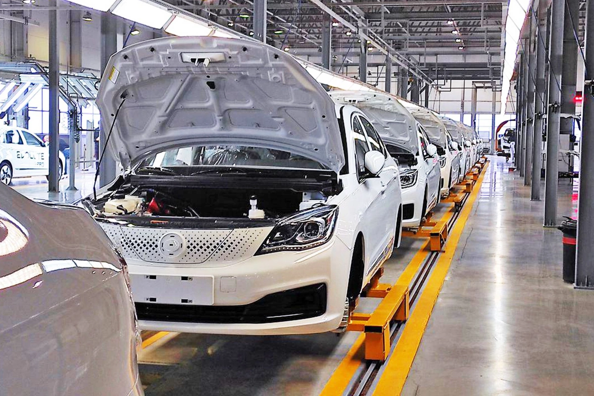 Russian Plant Launches Production of Chinese Hybrid Cars