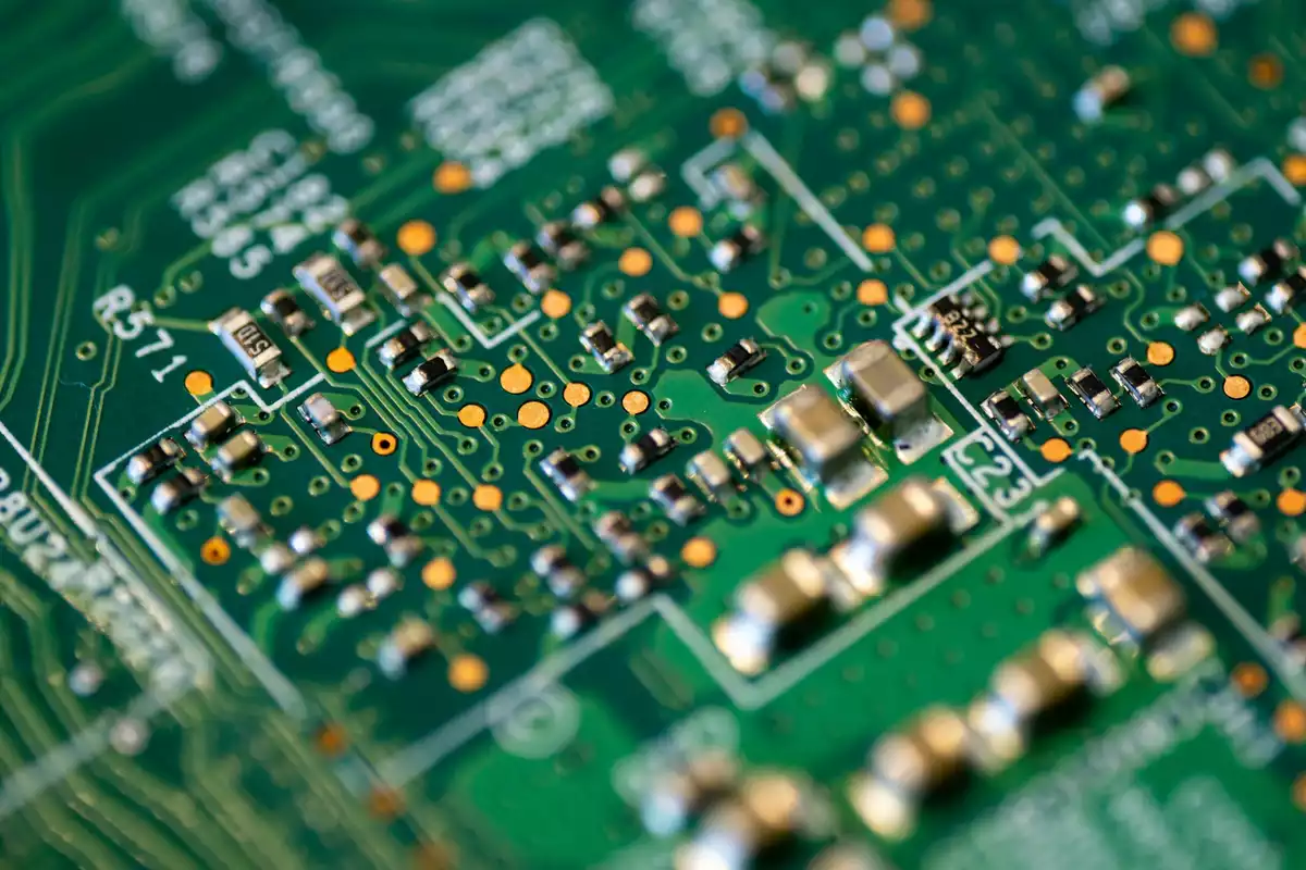 Iran, Russia to Jointly Produce Microelectronic Components