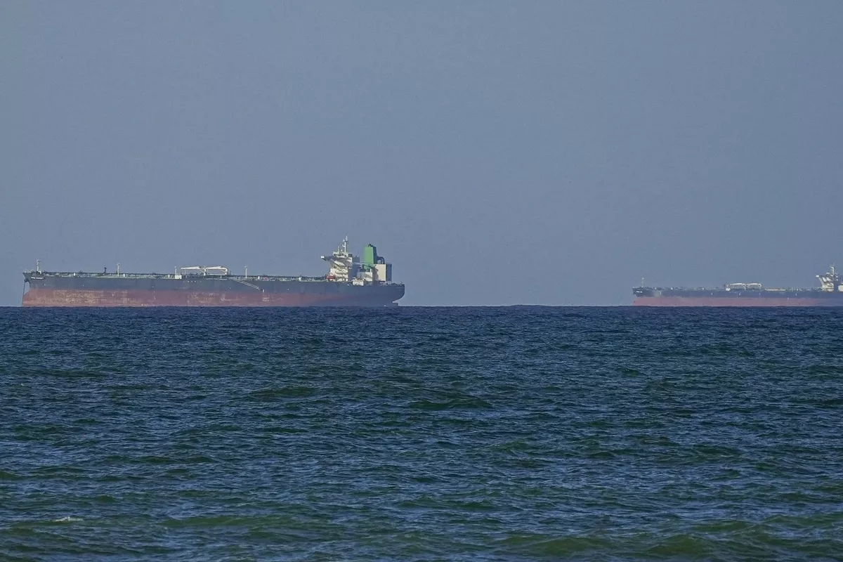 Iran Closes Strait of Hormuz Again Amid US Blockade