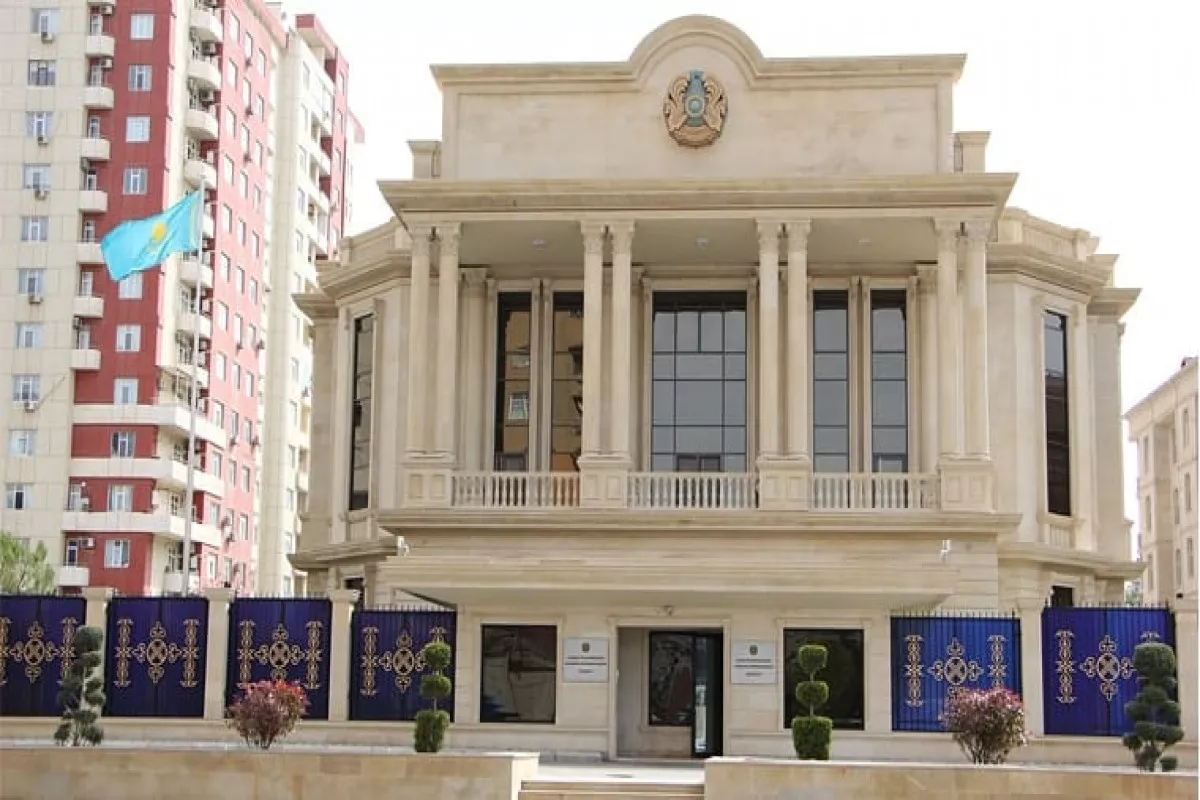 Citizens Vote at Kazakhstan Embassy in Baku on New Constitution