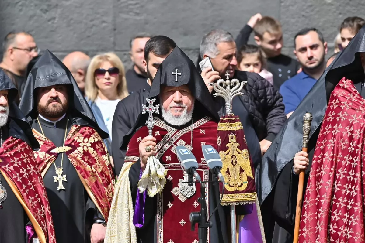 Catholicos of All Armenians Begins Patriarchal Visit to India