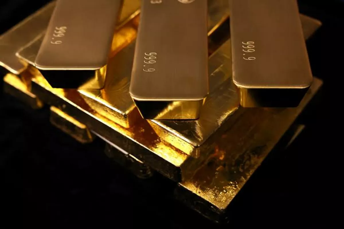 Gold Hits 10-Week High at $4,400 Amid US-Iran War Uncertainty