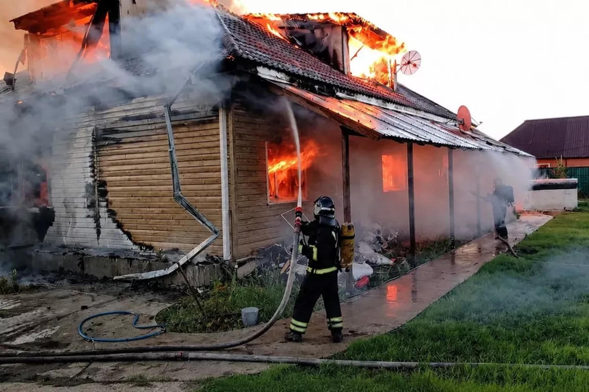 Kazakh Firefighters Avert Potential Explosion During House Fire in Kokshetau