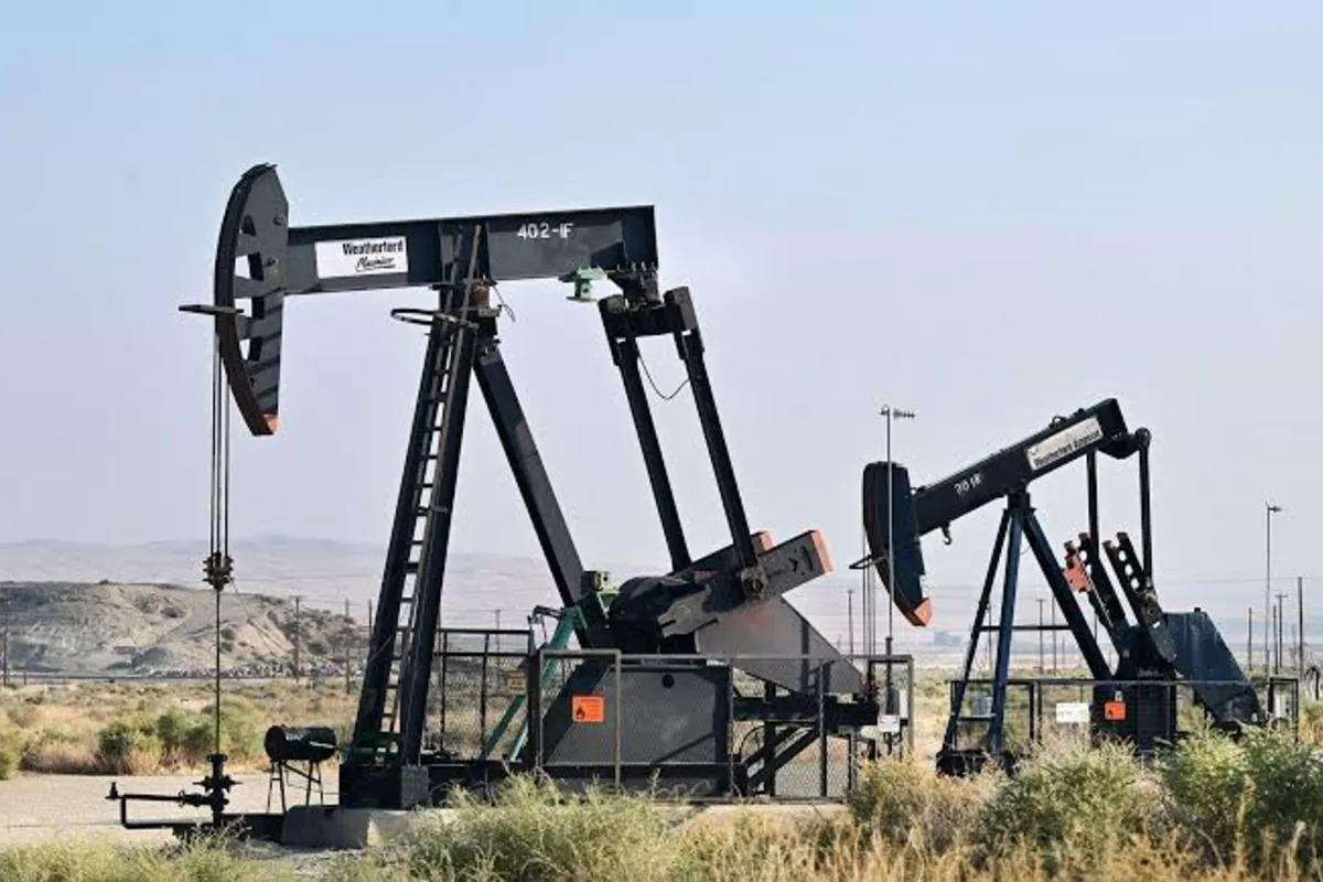 Oil Slides Nearly 6% as US-Iran Talks Ease Supply Concerns