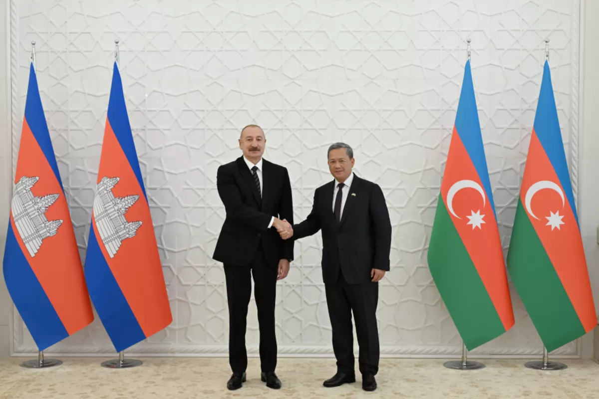 Azerbaijan Holds Official Welcome Ceremony for Cambodian PM
