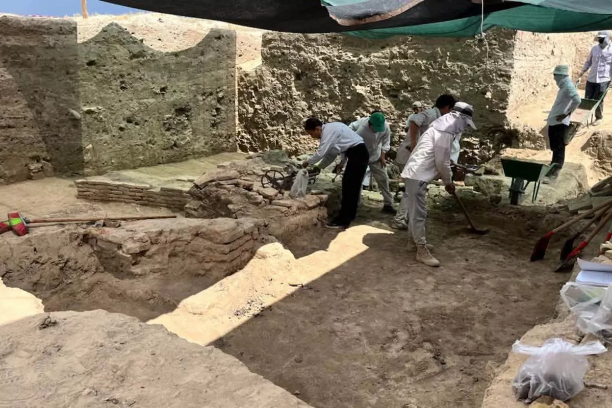 Archaeologists Uncover Centuries-Old Mosque at Kazakhstan's Otyrar