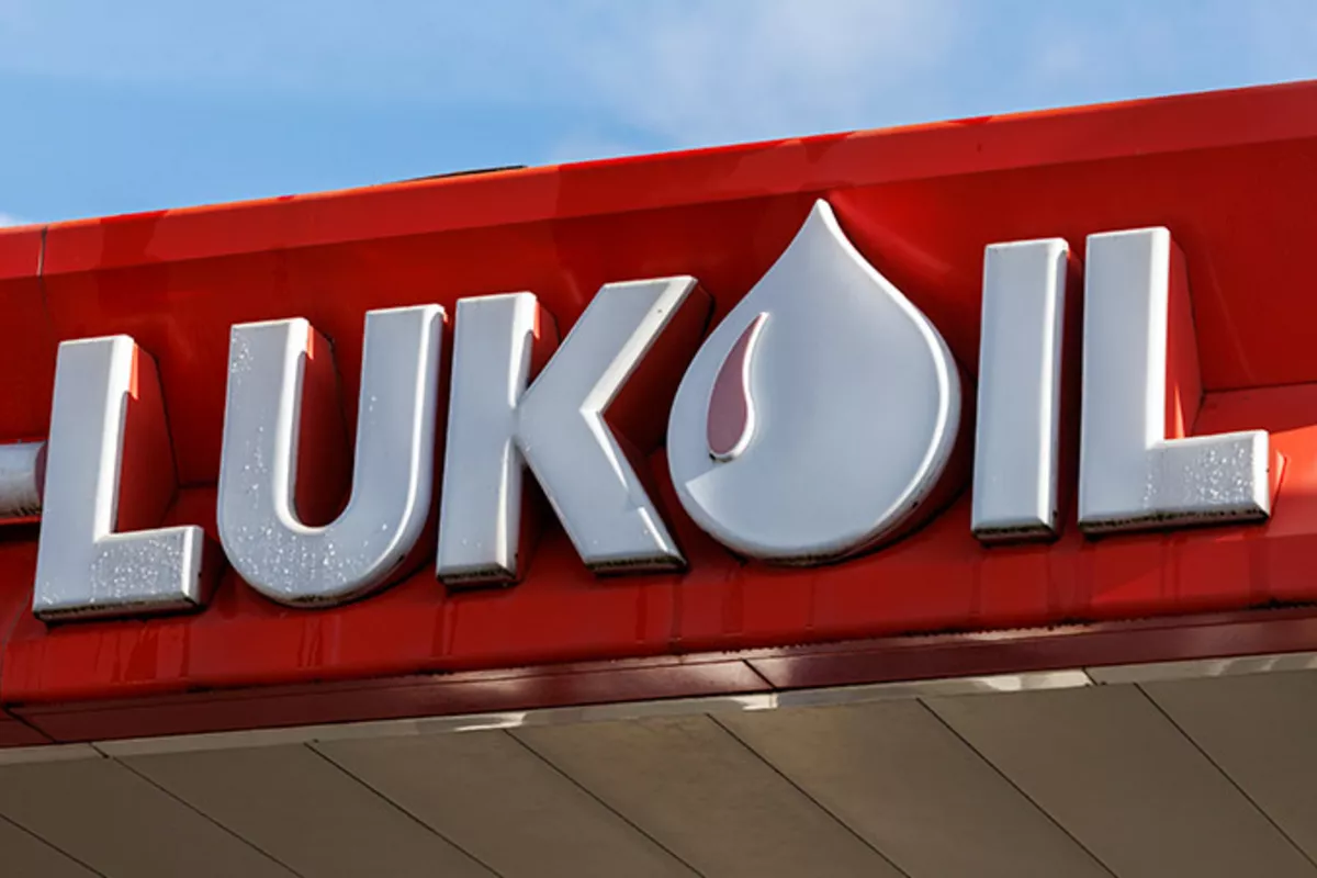 Former Chelsea Owner Joins Race for Lukoil’s Overseas Assets