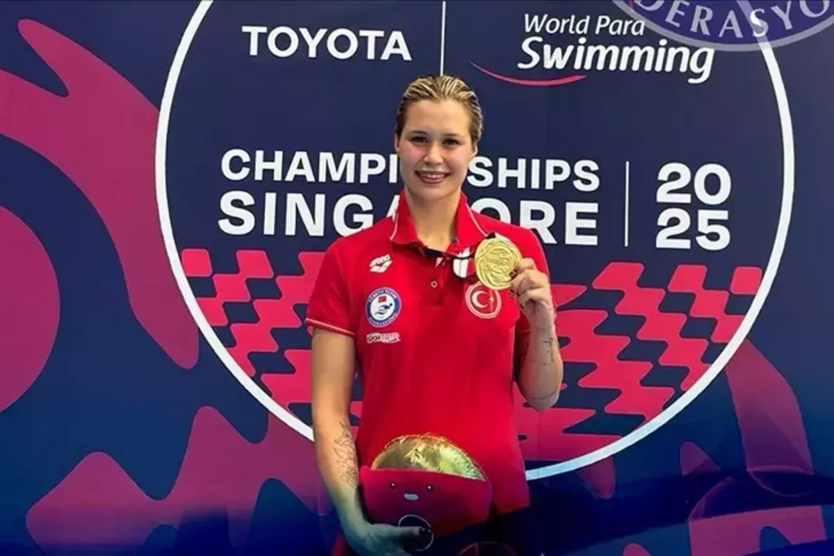 Turkish Para Swimmer Claims Gold and Sets Record at World Championships