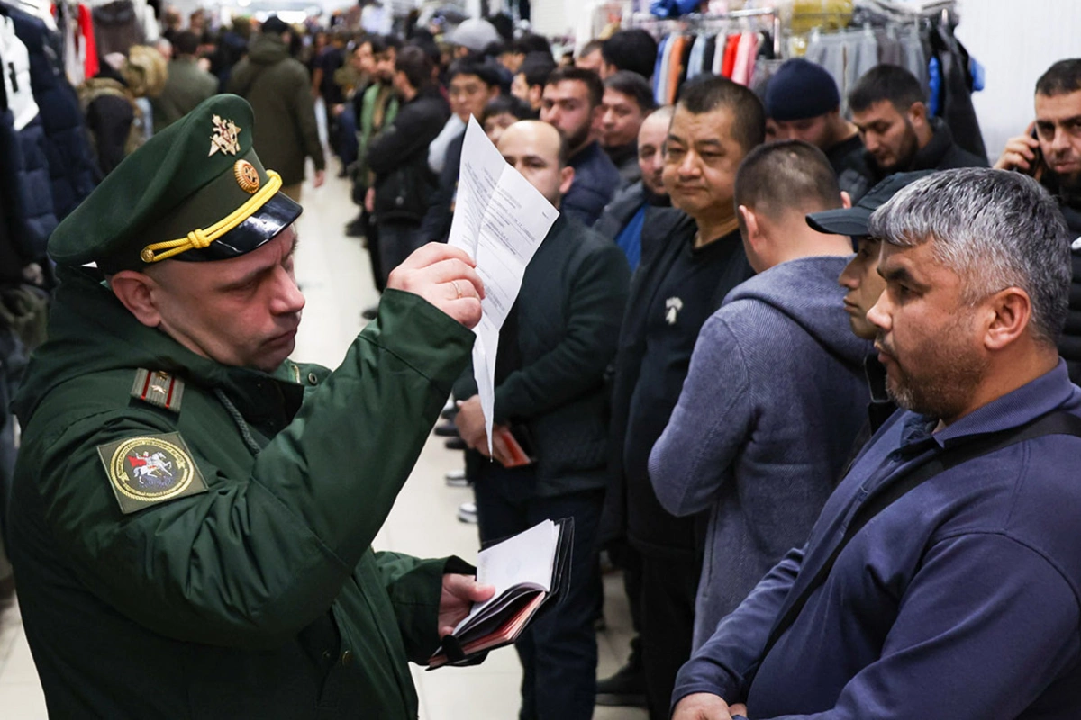 Central Asian Migrants Endure Harsh Conditions at Moscow’s Sakharovo Detention Center