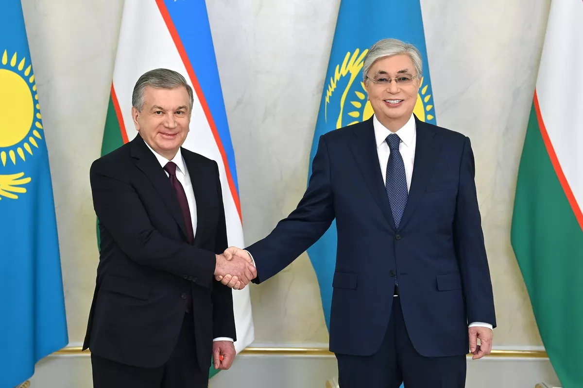 Kazakh Leader Praises Uzbekistan’s Progress in Birthday Call to President Mirziyoyev