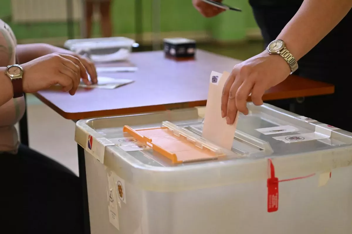 Armenia's Parliamentary Election Turnout Surges Past 33% by Midday