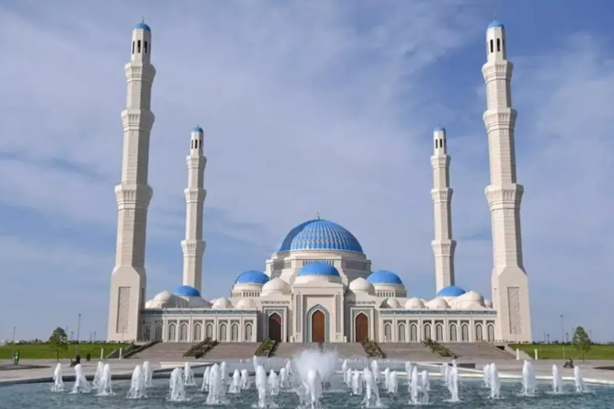 Kazakhstan Renames Its Biggest Mosque as Nursultan Mosque