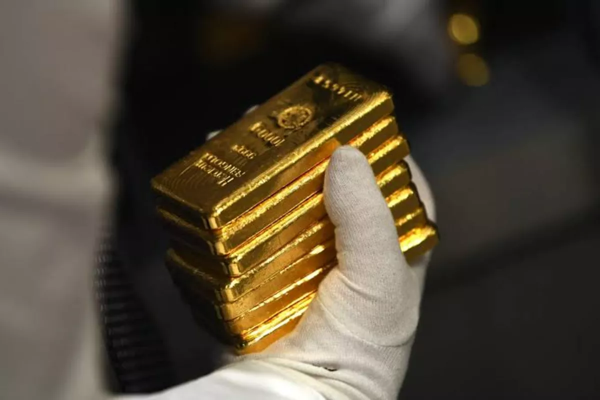 Gold Nears $4,200 as Hormuz Talks Lift Precious Metals