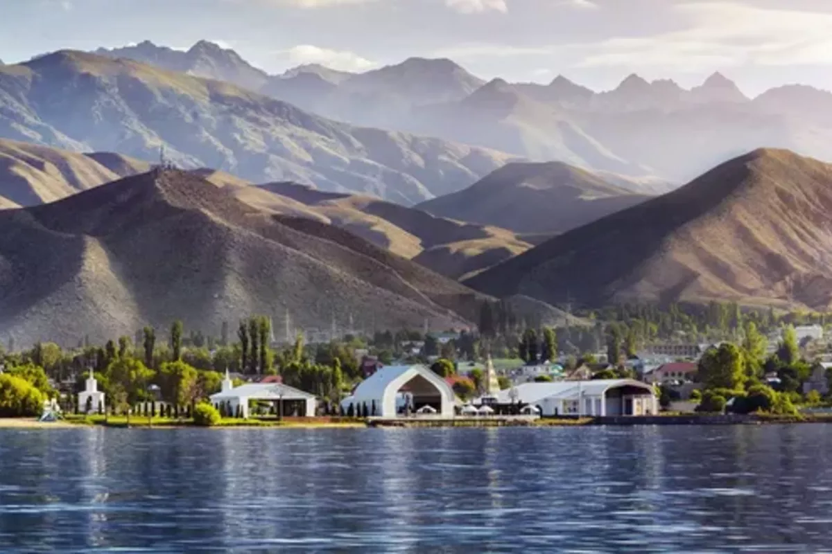 Kyrgyzstan to Welcome Azerbaijani Intellectuals at Next Year’s Issyk-Kul Forum