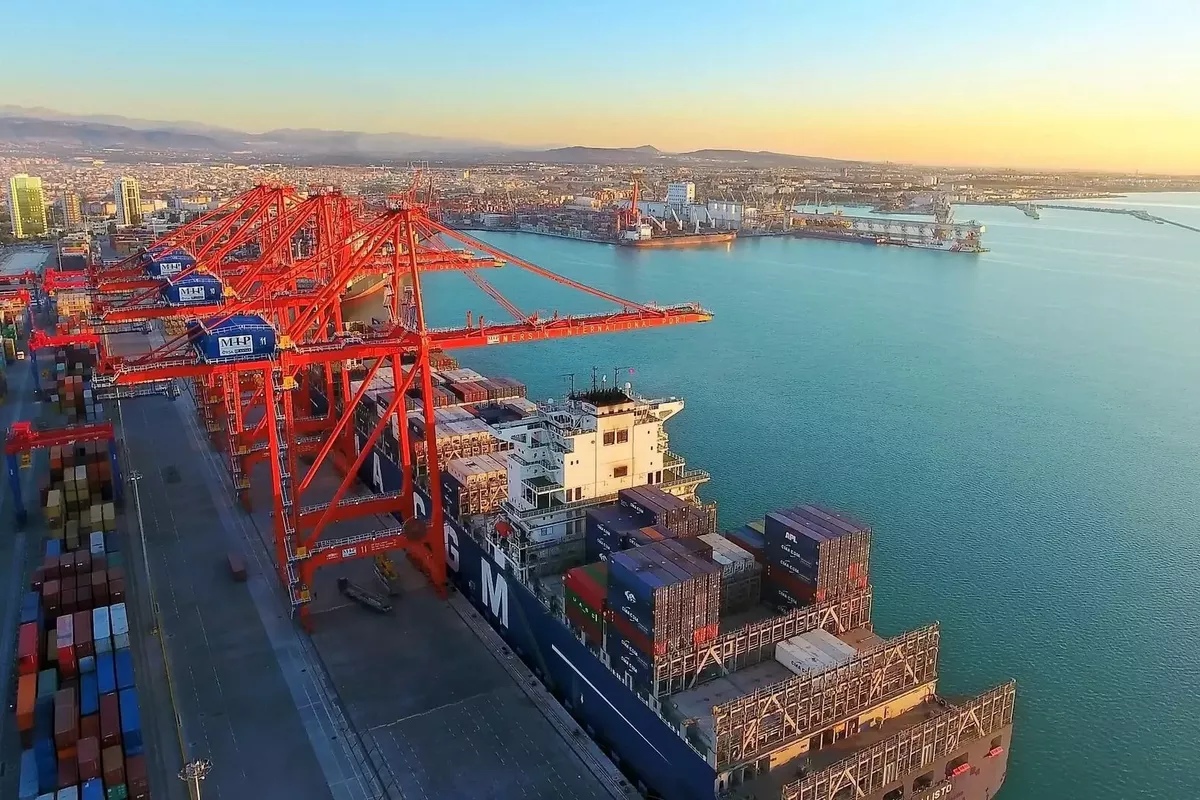 Türkiye's Exports Hit Record $390B in 2025