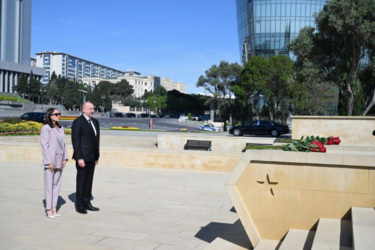 Ilham Aliyev Pays Tribute to Azerbaijanis Who Sacrificed Their Lives for Victory Over Fascism