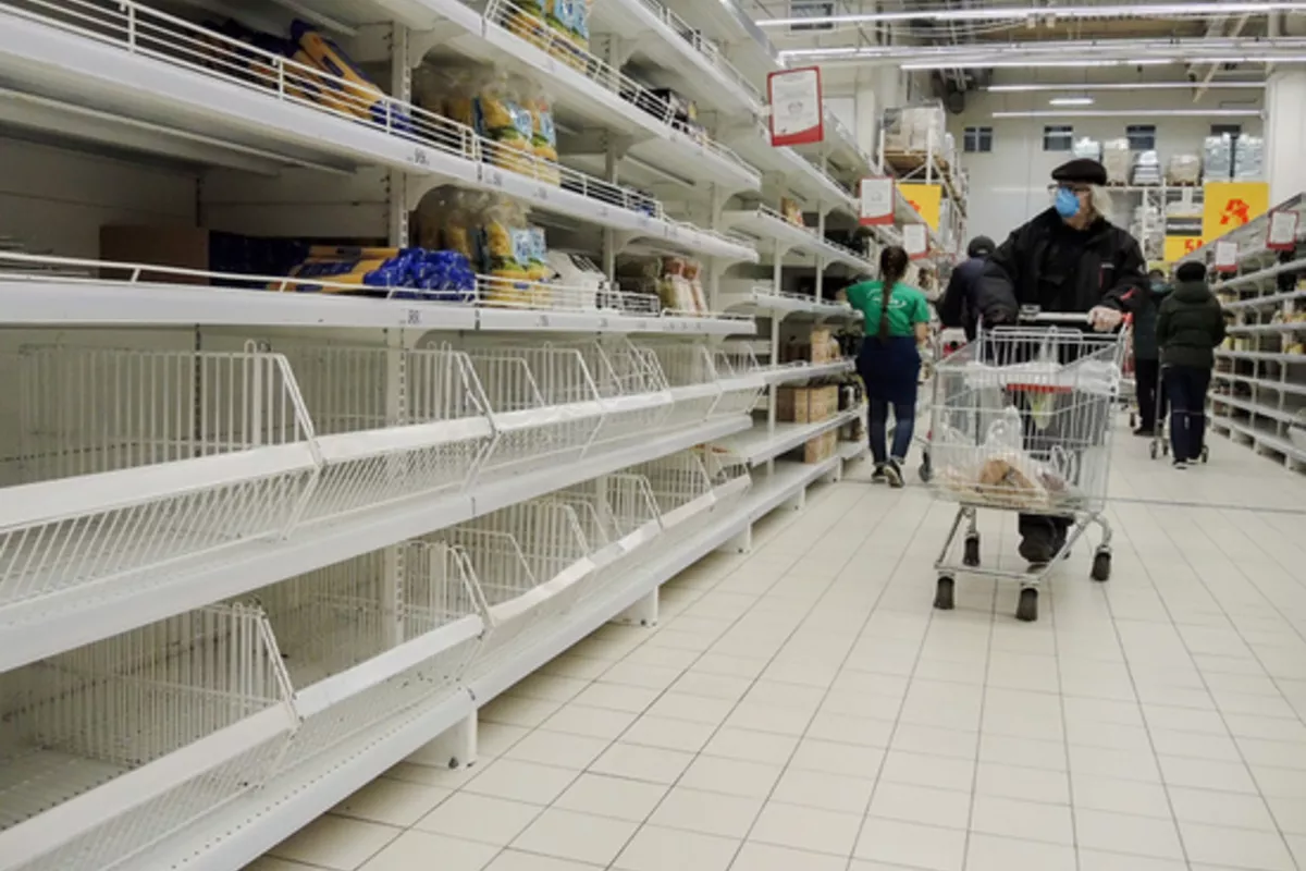 Russian Settlement Faces Food Shortage as River Levels Fall