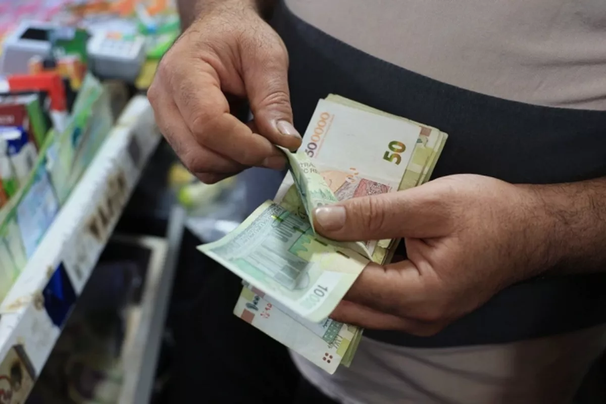 Iranian President Approves Redenomination of National Currency