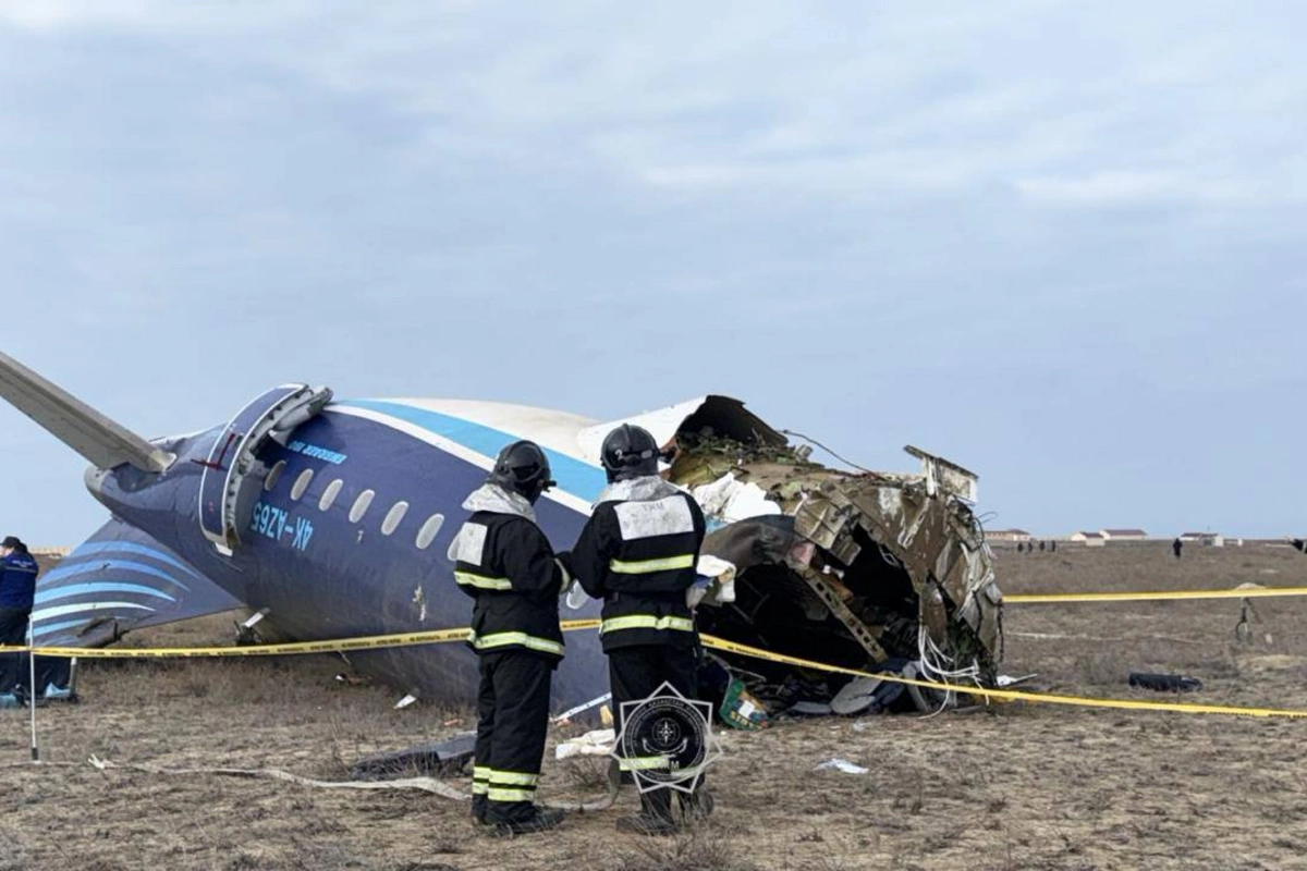 Azerbaijan Honors Kazakhstani Rescuers for Aid Following AZAL Plane Crash