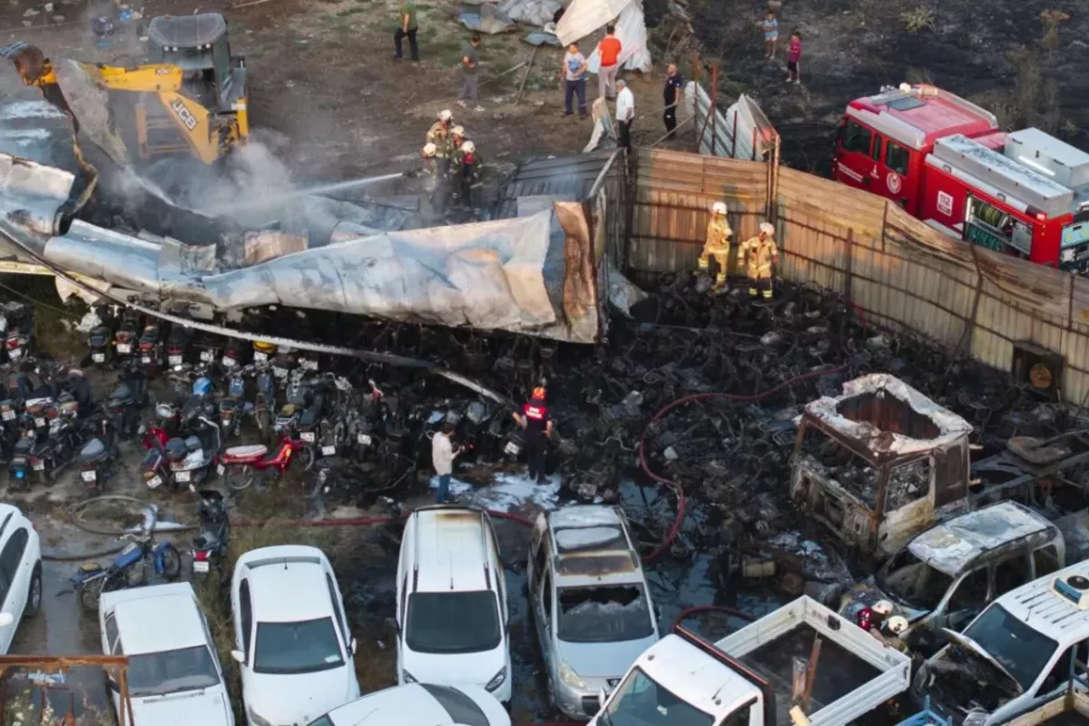 Massive Fire Destroys Over 60 Vehicles at Impound Lot in Türkiye's Izmir