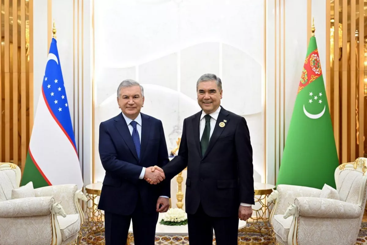 Uzbek President Holds Meeting with Gurbanguly Berdimuhamedov in Turkmenbashi