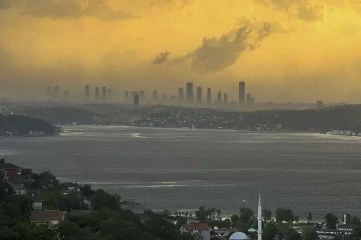 Severe Storm Sweeps Istanbul, Causing Damage and Flight Delays - VIDEO
