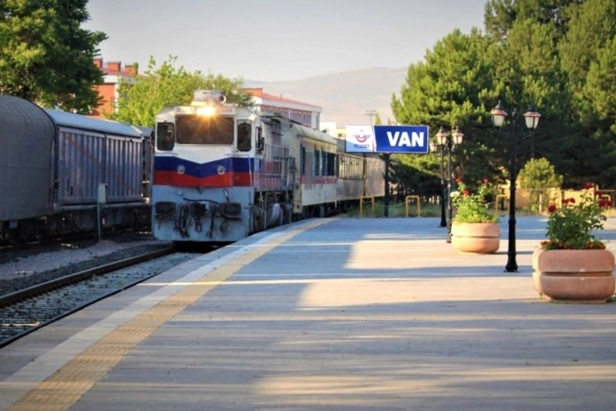 Iran-Türkiye Passenger Train Linking Tehran and Van to Be Launched by March