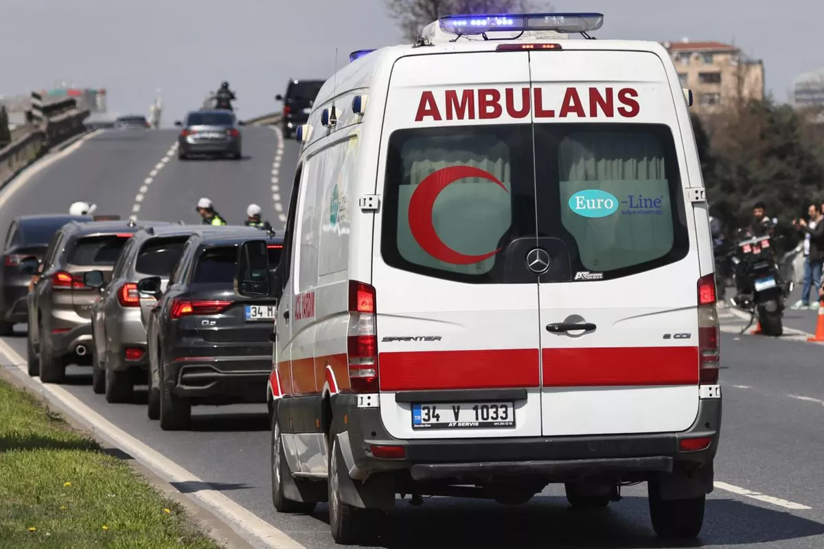 Bus Carrying 23 Passengers Overturns on Türkiye's Antalya–Isparta Road