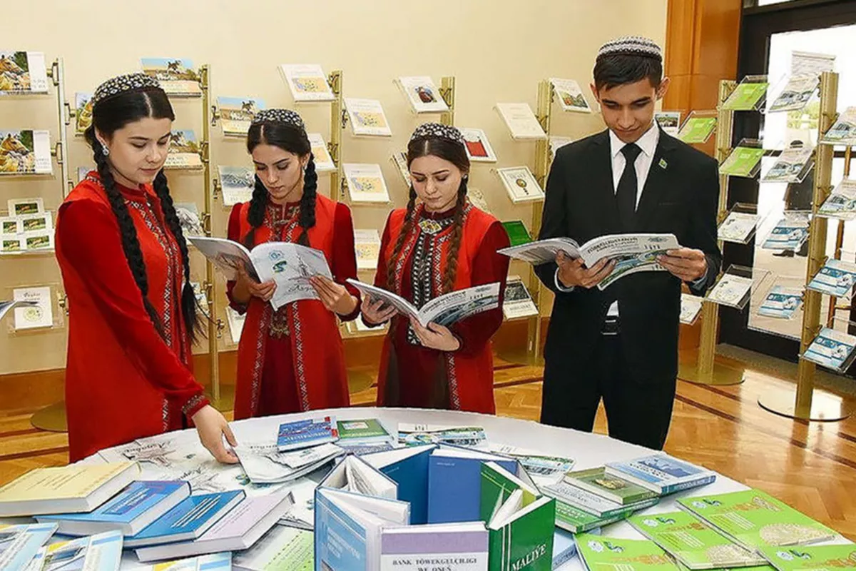 Turkmen Students Join UN Forum Preparations in Avaza