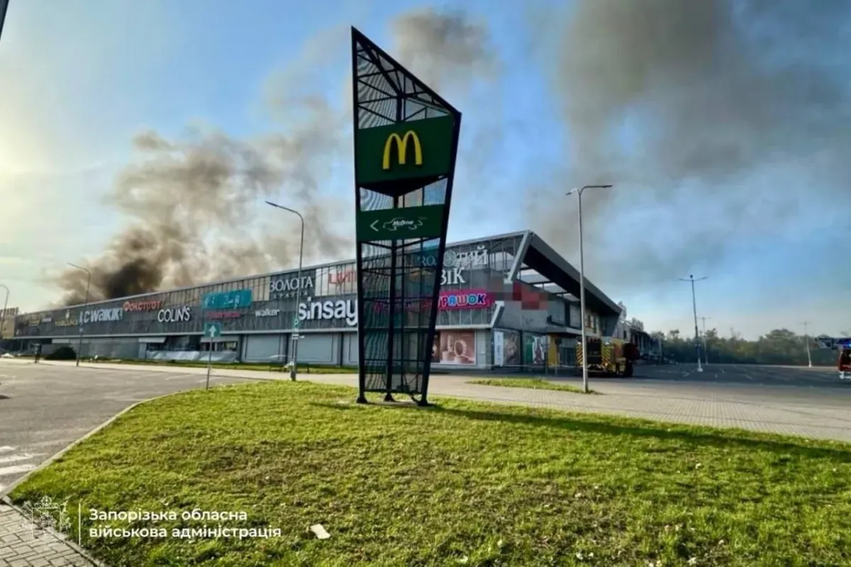 Russian Strike Hits Shopping Mall in Ukraine's Zaporizhzhia, Fire Breaks Out - VIDEO