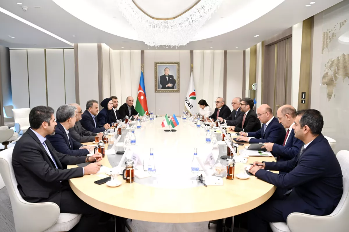 Azerbaijan, Iran Discuss Enhancing Energy Cooperation