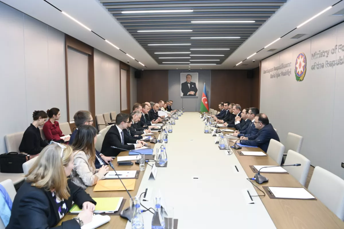 Azerbaijan, NATO Discuss Co-Op Agenda, Regional Security