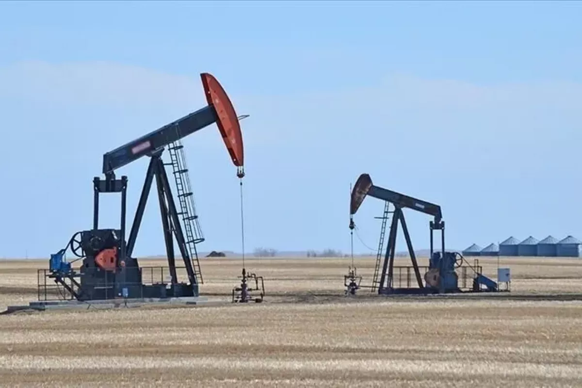 Oil Heads for Weekly Decline as Hormuz Supply Concerns Ease