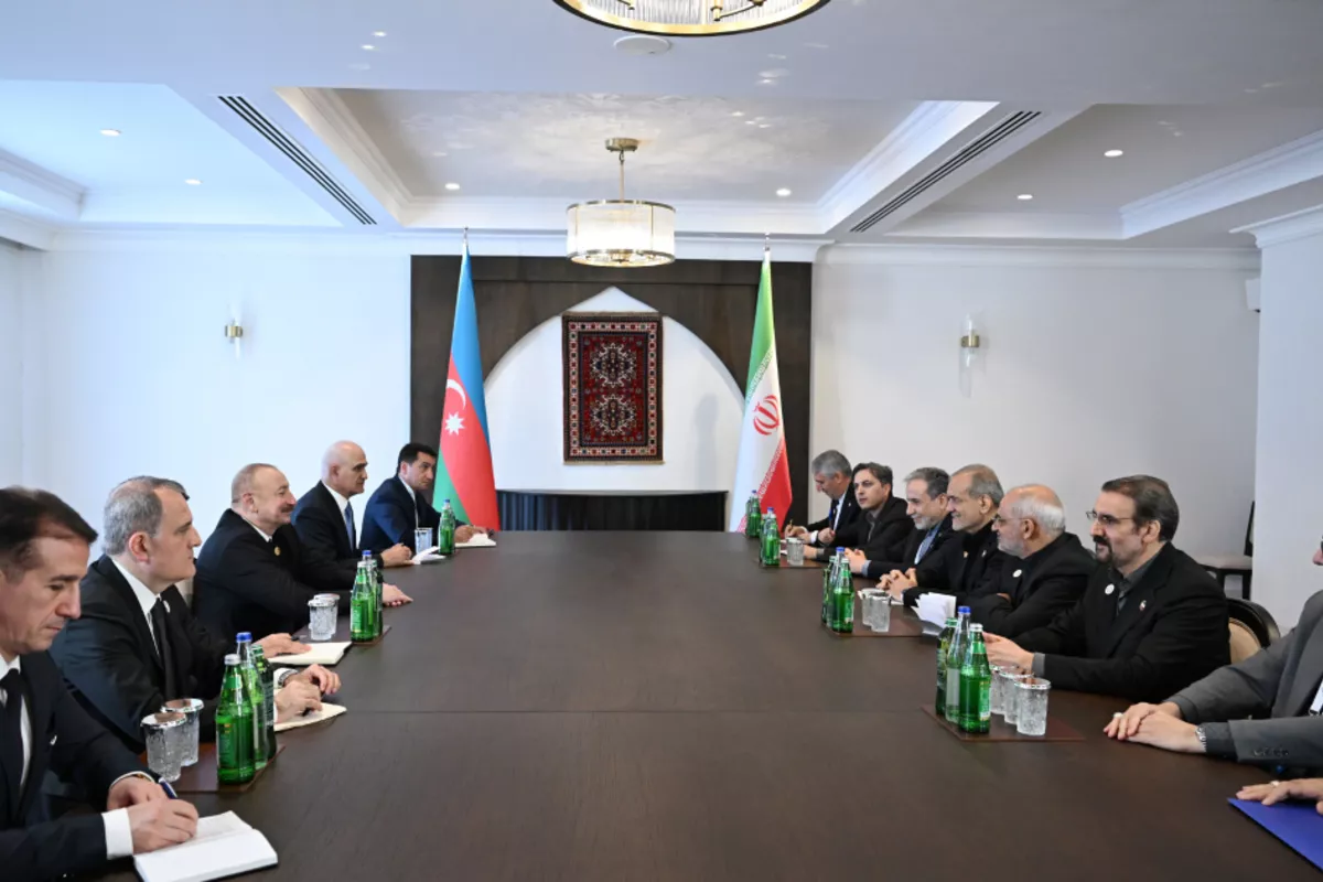 Azerbaijani, Iranian Presidents Hold Landmark Meeting in Khankendi