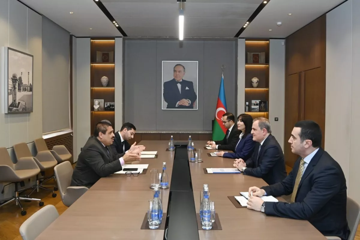 Azerbaijani FM Meets Colombian Ambassador at End of Diplomatic Mission