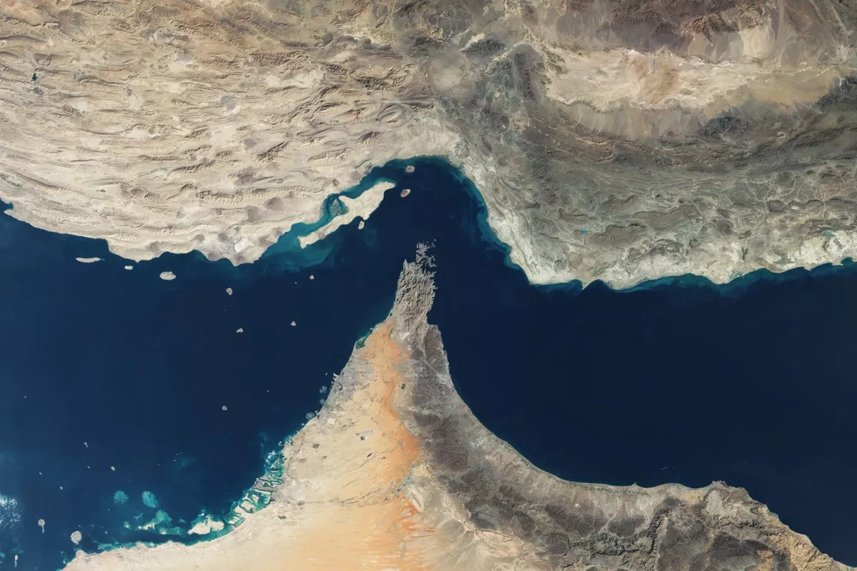 Gulf States Draw Closer to Washington Amid Iran’s Hormuz Plans