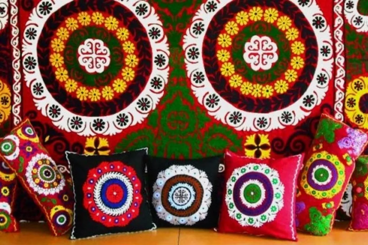 Suzani Embroidery Brings Global Masters to Tajikistan