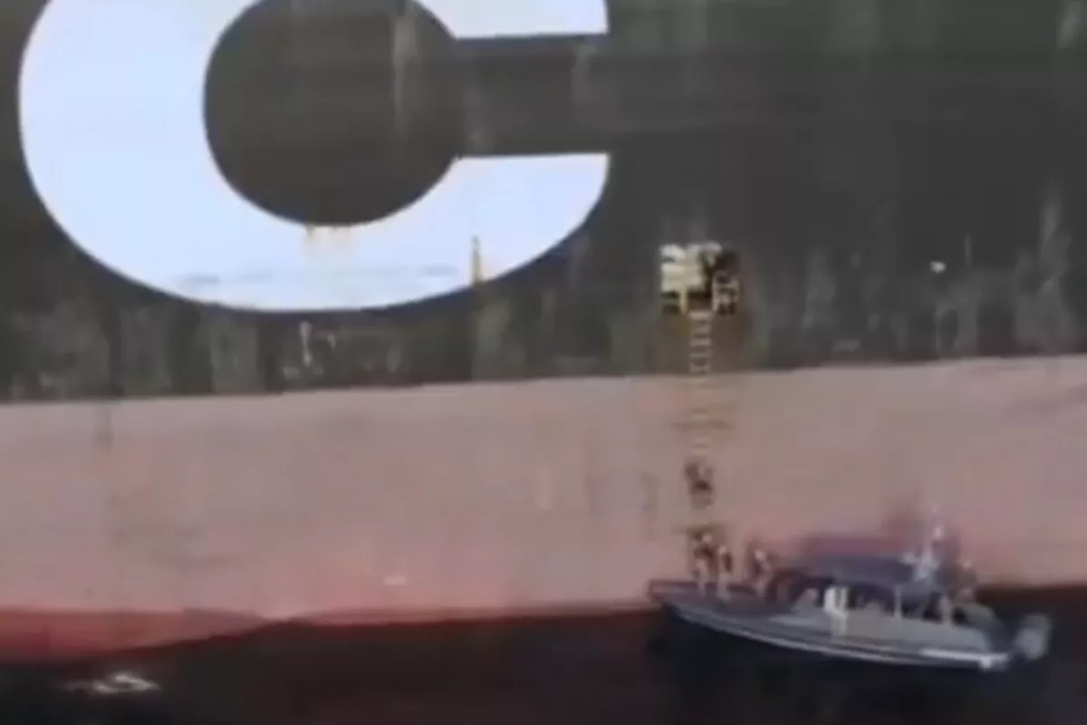 Ship Seized in Strait of Hormuz: IRGC Video Reveals Dramatic Scene - VIDEO