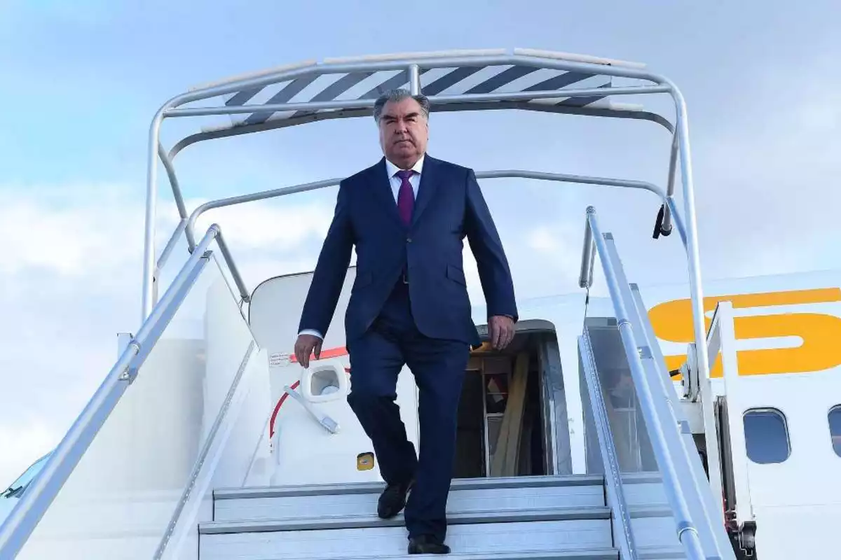 Tajik President Departs for State Visit to Kyrgyzstan