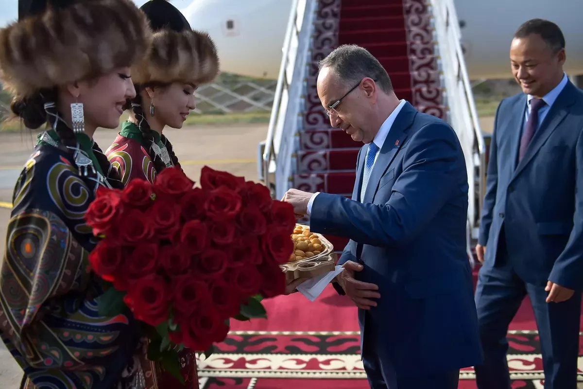 Kyrgyzstan Welcomes Albanian President on Official Visit