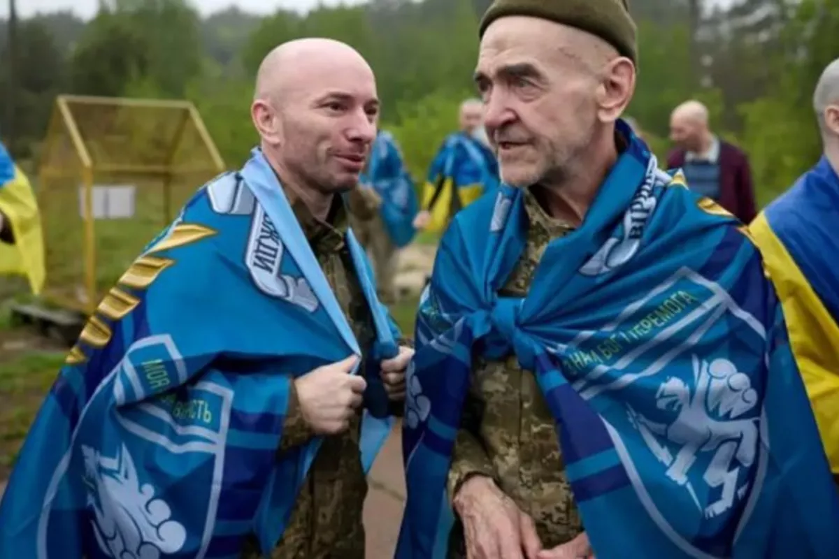 Huge POW Swap Brings Home Soldiers from Ukraine's Battlefronts - VIDEO