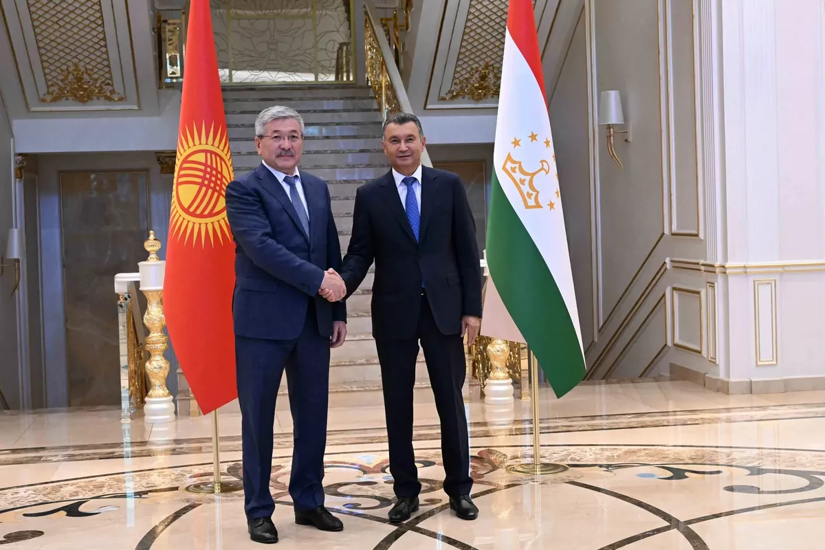 Kyrgyzstan and Tajikistan Discuss Boosting Trade Turnover and Air Connectivity