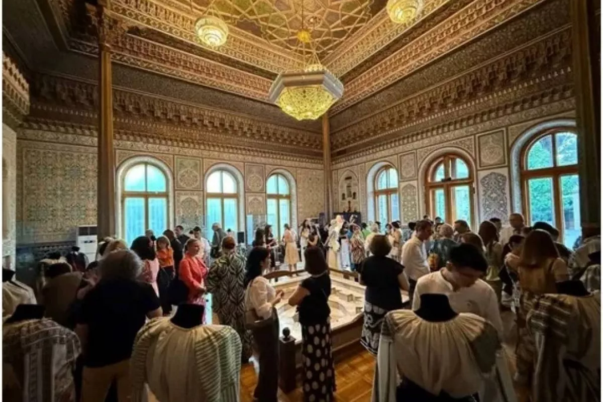 Exhibition Showcasing Romanian National Costumes Opens in Tashkent